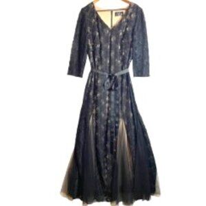 ALEX EVENINGS WOMAN FIT AND FLARE GOWN W/NUDE LINING/BLACK LACE OVERLAY SIZE 14